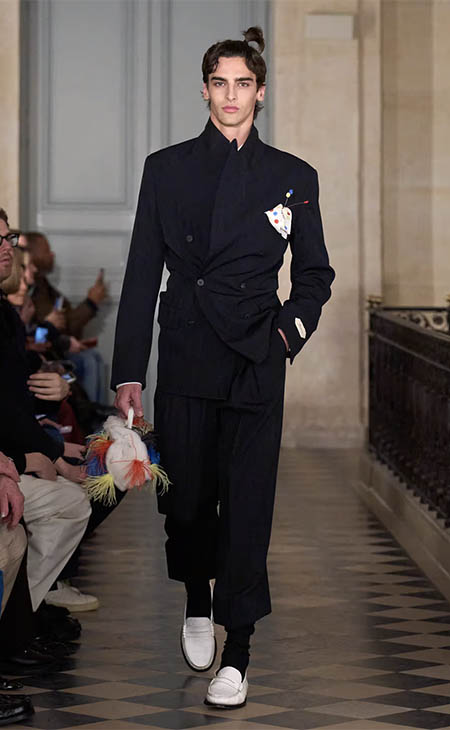 أسبوع باريس للموضة: روح المرح في مجموعة Jacquemus